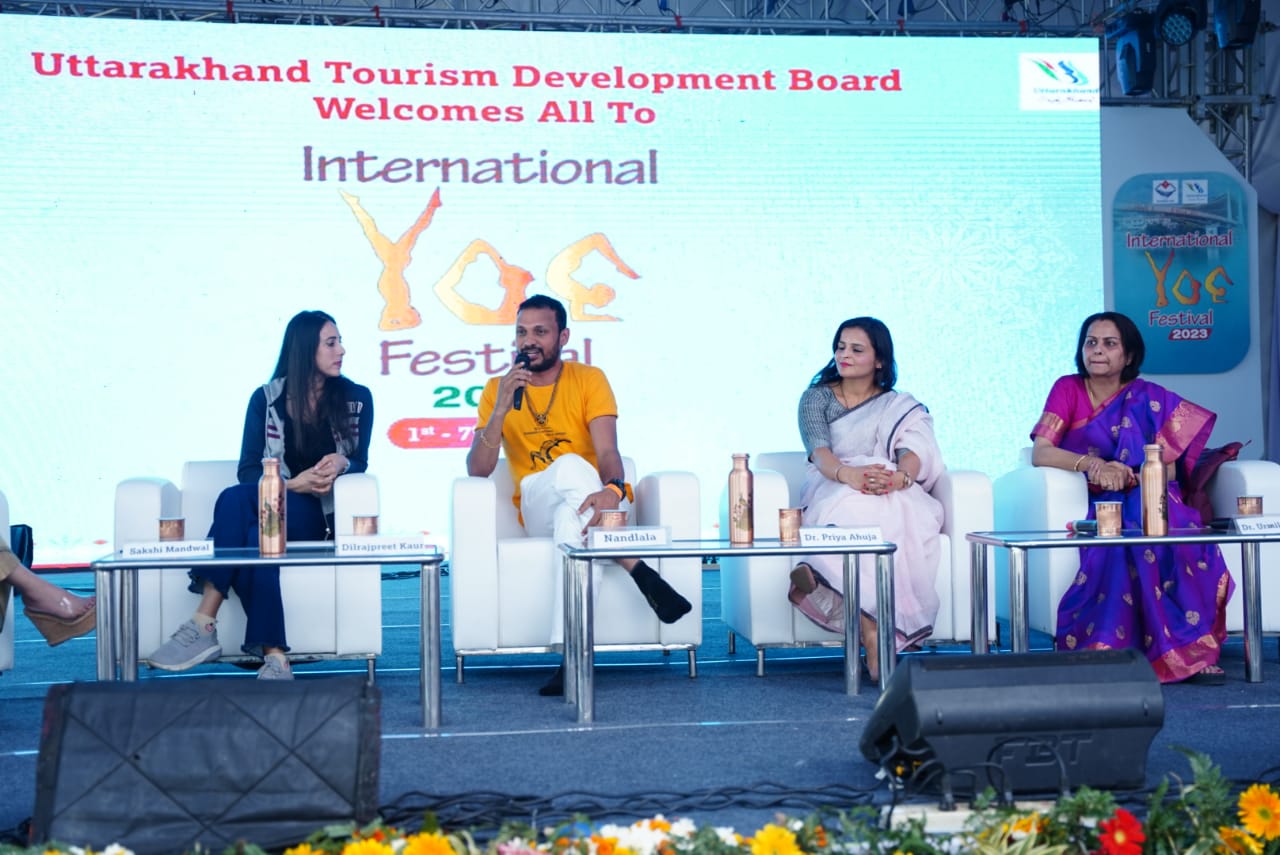 अंतर्राष्ट्रीय योग महोत्सव के दूसरे दिन विशेषज्ञों ने अनेक विषयों पर दी जानकारी, उत्तराखंड की अनोखी योग विरासत पर दी गई जानकारी, कई भव्य कार्यक्रम किए गए पेश 