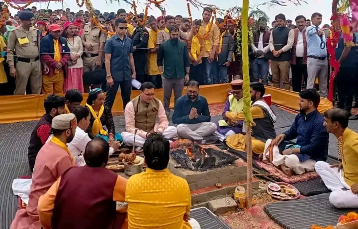 मुख्यमंत्री पुष्कर सिंह धामी ने नागथात (बिरोड़) नागदेवता मंदिर में आयोजित मूर्ति प्राण प्रतिष्ठा कार्यक्रम में प्रतिभाग किया।