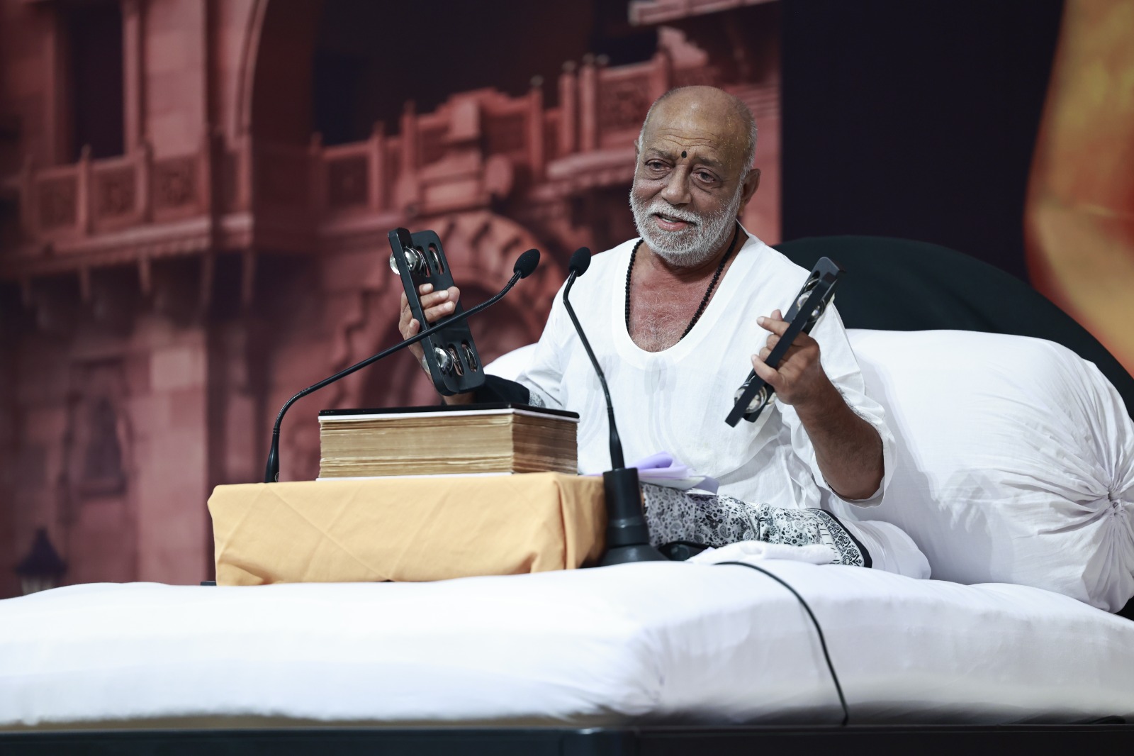 रामायण संबंधों का ग्रन्थ है जिसमें बिभिन्न संबंधों को प्रेरणा दी है, श्रवण की महिमा ग्रन्थों ने गायी है