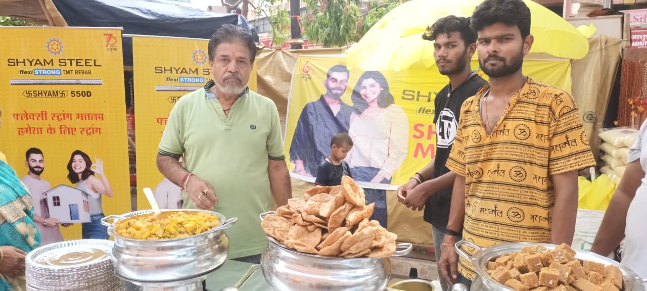 श्याम स्टील ने सावन के पवित्र महीने में वाराणसी में 15,000 से ज्यादा भक्तों को भोजन कराया