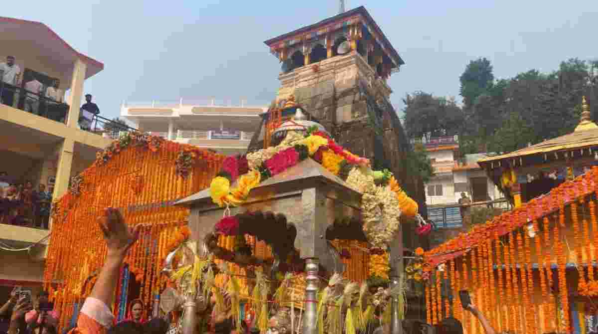आस्था: बाबा केदार की पंचमुखी डोली विश्वनाथ मंदिर से फाटा को प्रस्थान…