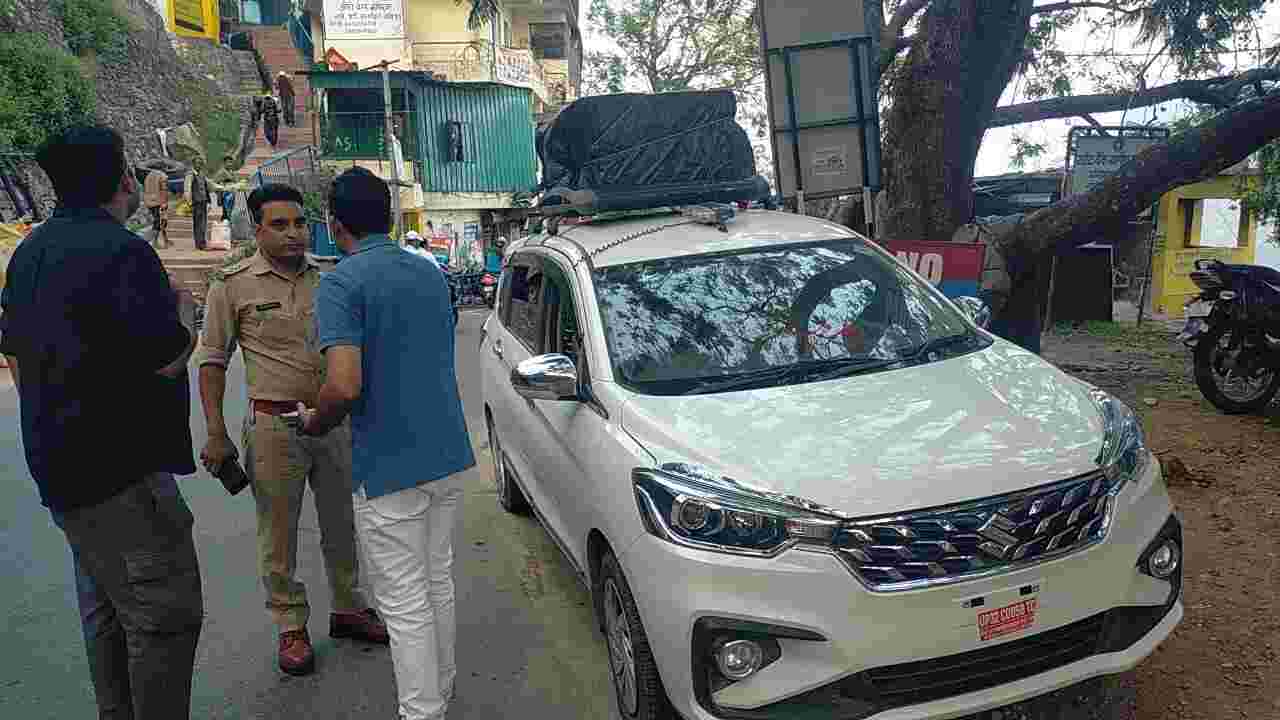 कार्रवाई: गोपेश्वर शहर में एस.ओ ने किया सी.ओ का चालान, उतरवाई बत्ती…