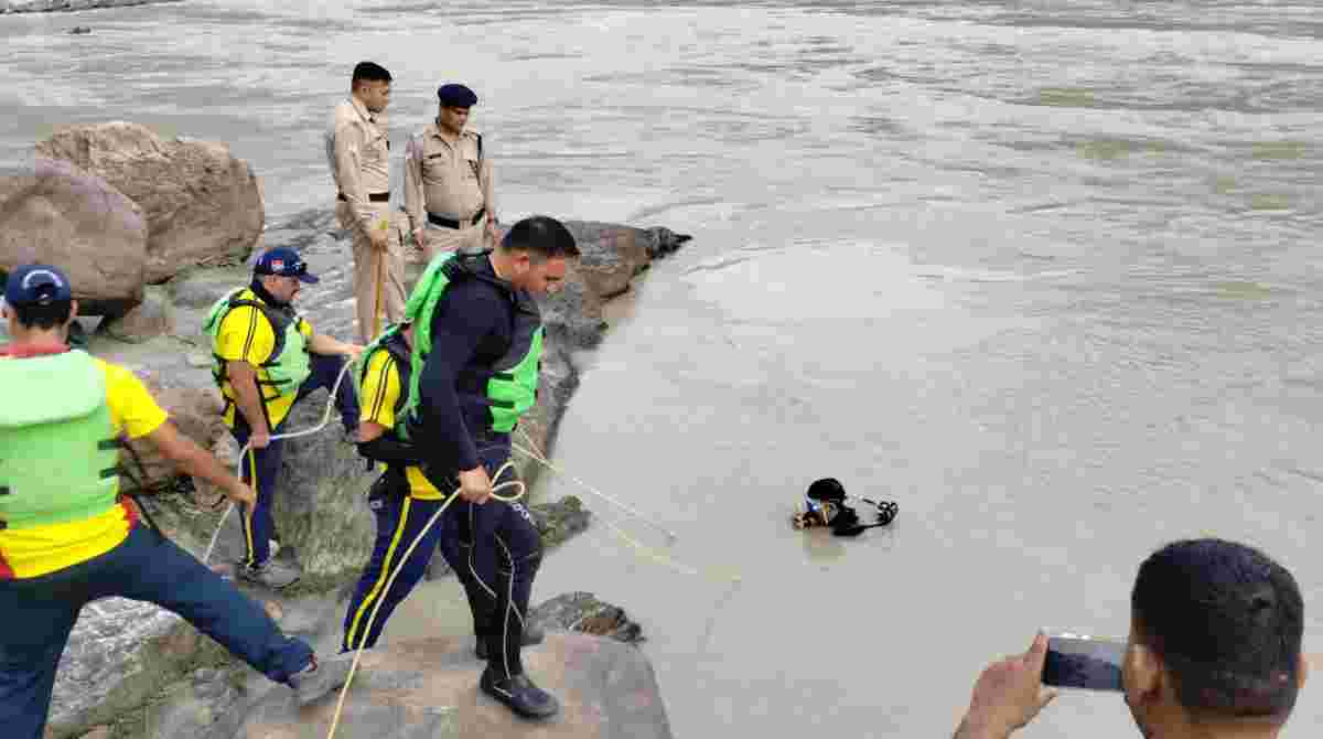 हादसा: दिल्ली के युवक युवती गंगा मे डूबे, तलाश जारी…