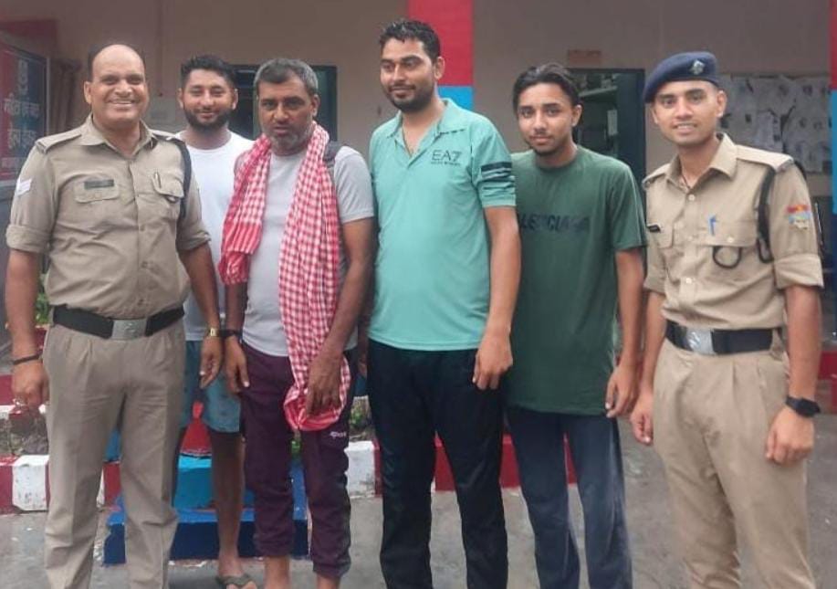 हादसा: गंगा मे कूदने जा रहे व्यक्ति को पुलिस ने सकुशल बचाया…
