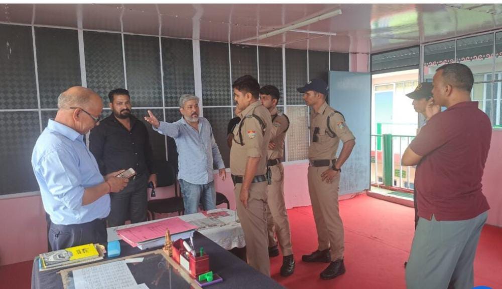 बड़ी ख़बर: स्कूल प्रबंधन को धमकाने का आरोप,पूर्व नगर पालिका अध्यक्ष का आ रहा नाम…