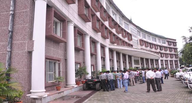 मांग: कार्मिको को नियमित करने की मांग, CS को भेजा गया ज्ञापन…