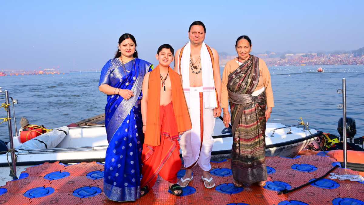 मुख्यमंत्री धामी ने महाकुंभ 2025 में पावन दिव्य त्रिवेणी संगम पर सपरिवार स्नान किया…