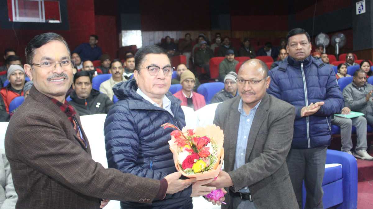 डीएम ने युवाओं को सहकारिता से जुड़ कर योजनाओं का लाभ उठाने का आह्वान किया…