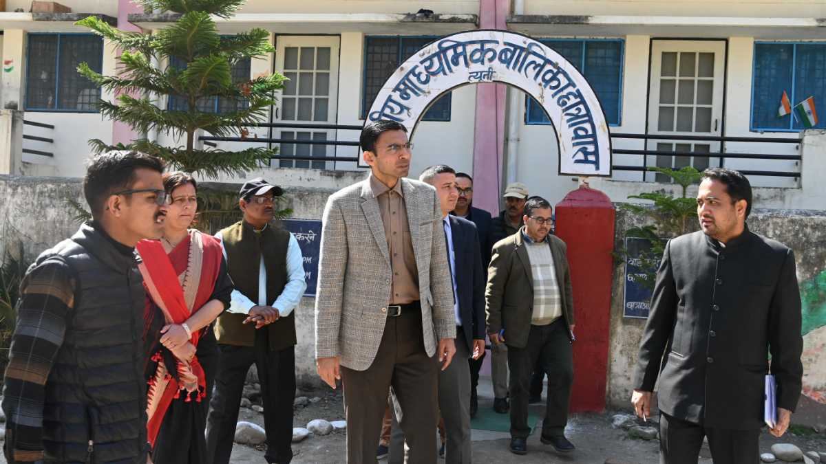 सीएम के सकंल्प, शिक्षा एवं स्वास्थ्य सेवाओं को सुगम बनाने में जुटे डीएम…