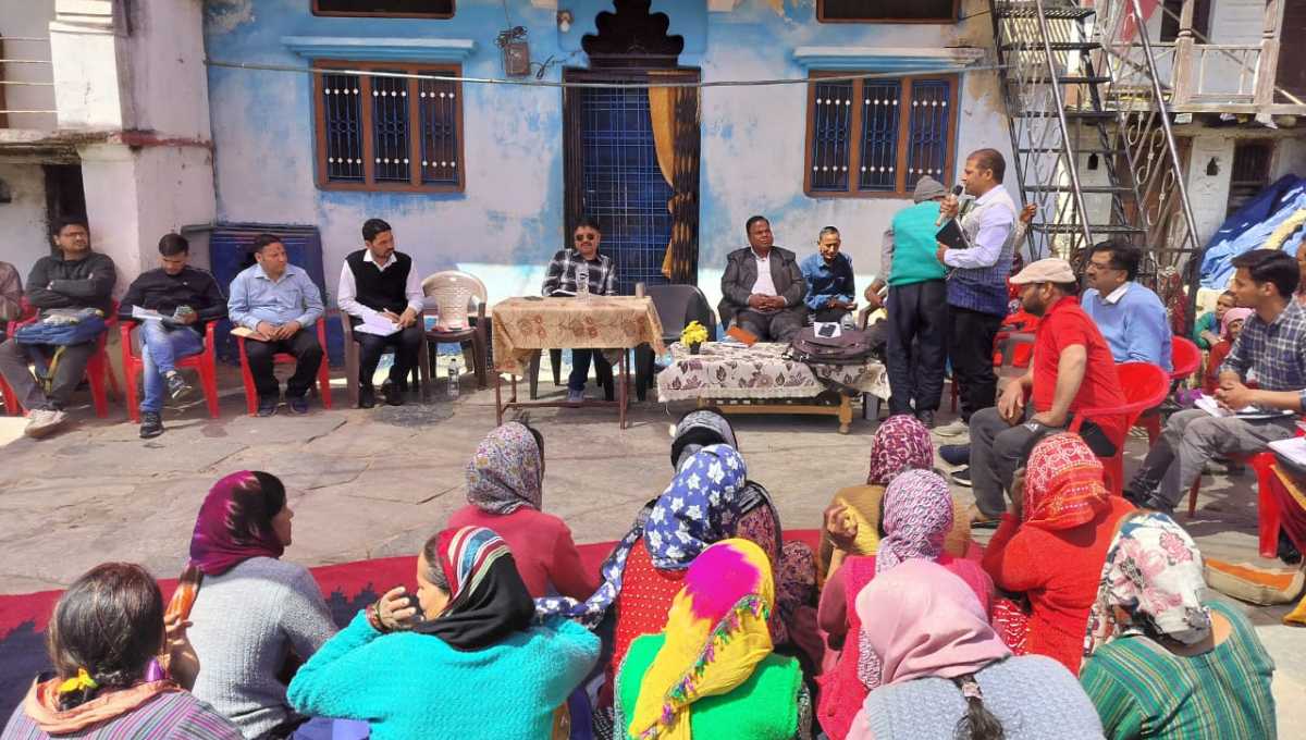 सरकार जनता के द्वार’ कार्यक्रम में पहुंची प्रशासनिक टीम, ग्रामीणों की 17 शिकायतें दर्ज