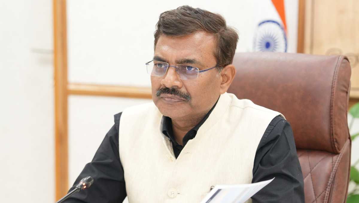 अपर मुख्य सचिव आनन्द बर्द्धन ने सचिवालय में नाबार्ड की समीक्षा बैठक ली