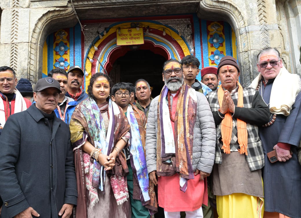 मुख्यमंत्री हेमंत सोरेन ने परिवार संग लिया बाबा केदार का आशीर्वाद, धाम की दिव्यता और भव्यता देख अभिभूत हुए सीएम सोरेन,