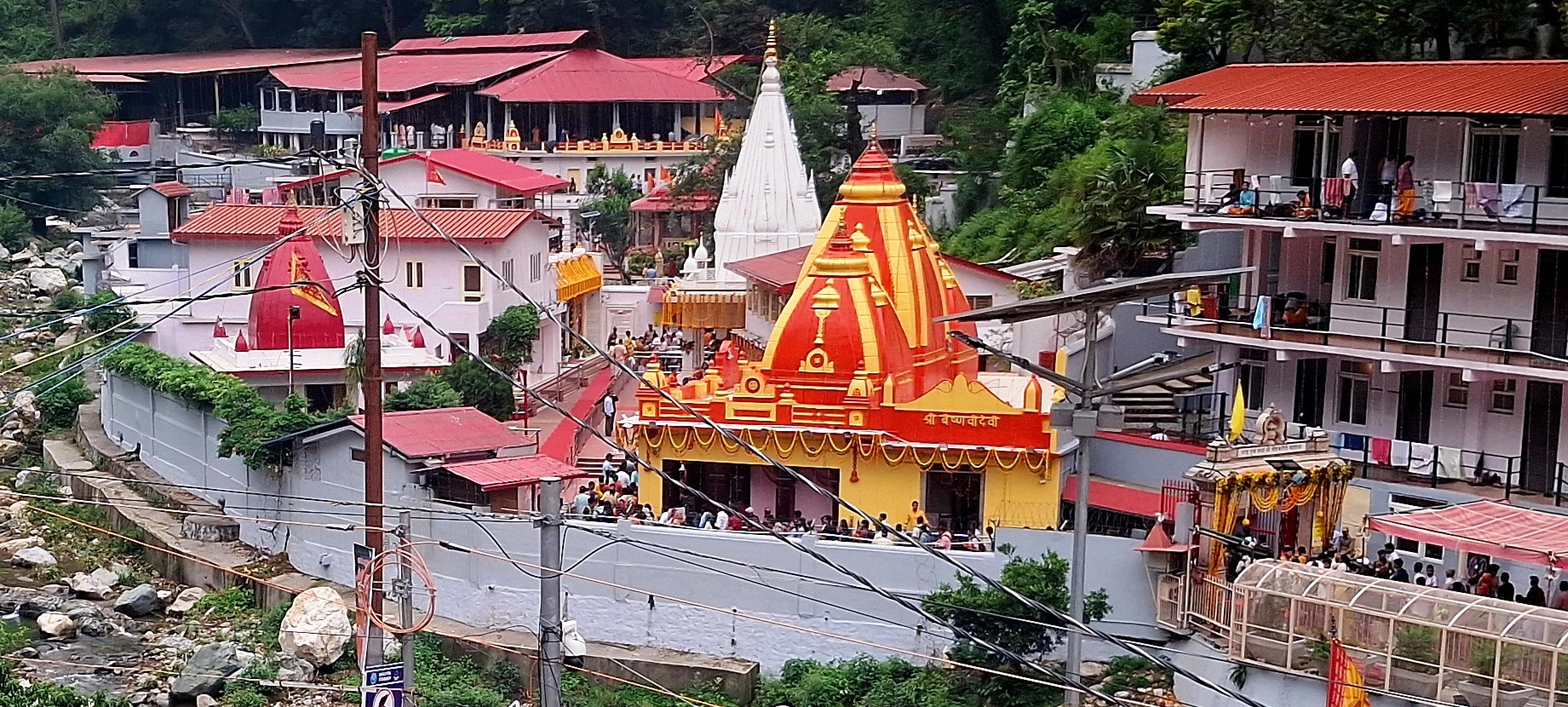 नीम करौली बाबा का कैंची धाम आध्यात्मिकता मान्यता का केंद्र, दुनिया की कई हस्तियां आती हैं बाबा के दर्शन को 