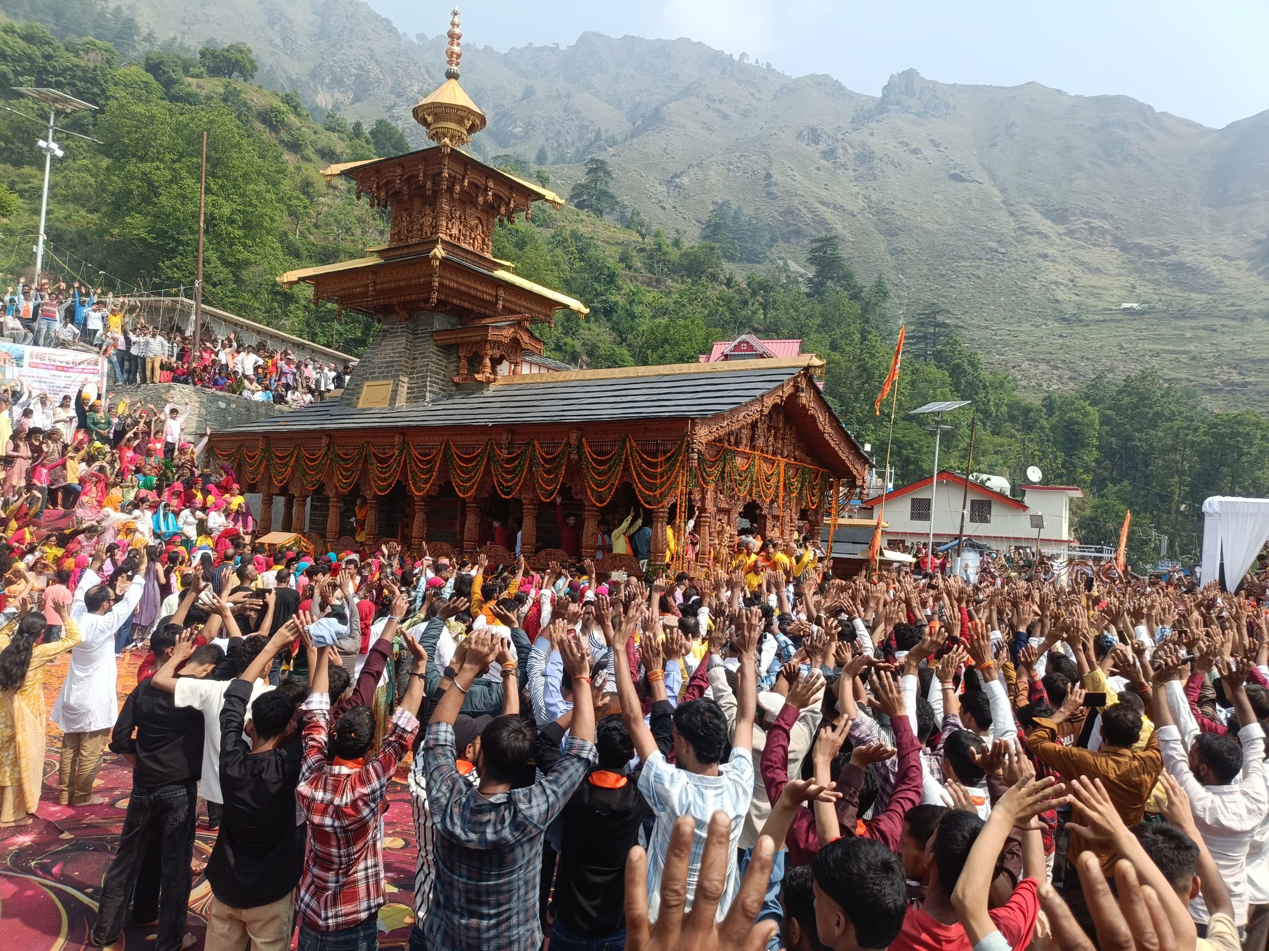  नव निर्मित मंदिर में प्राण प्रतिष्ठा के बाद विराजमान हुए बाबा केदारनाथ