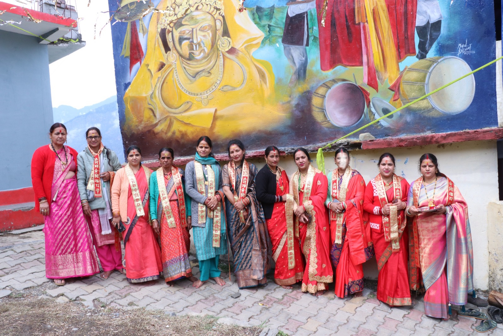 बाड़ाहाट क्षेत्र के आराध्य कंडार देवता के प्रकोत्सव में संग्राली गांव में धार्मिक अनुष्ठान का आयोजन