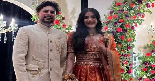 Cricketer कुलदीप यादव ने की सगाई, लखनऊ में समारोह का हुआ आयोजन