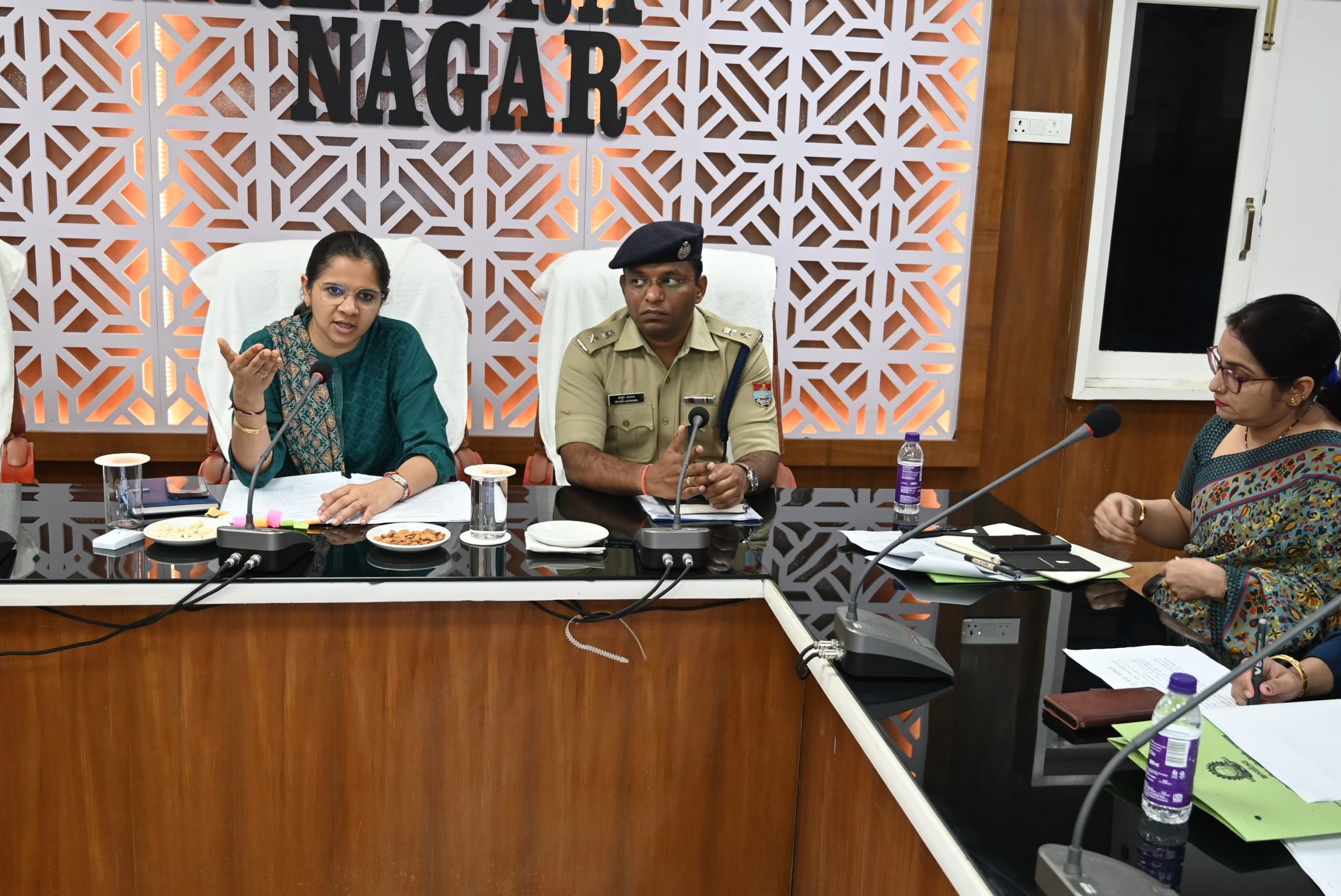 कांवड़ यात्रा को लेकर जिला प्रशासन सतर्क, चाक-चौबंद व्यवस्था के निर्देश  तीन दिनों में सभी तैयारियां पूरी करने के आदेश, यात्रियों की सुविधा और सुरक्षा को लेकर अधिकारियों को स्पष्ट निर्देश