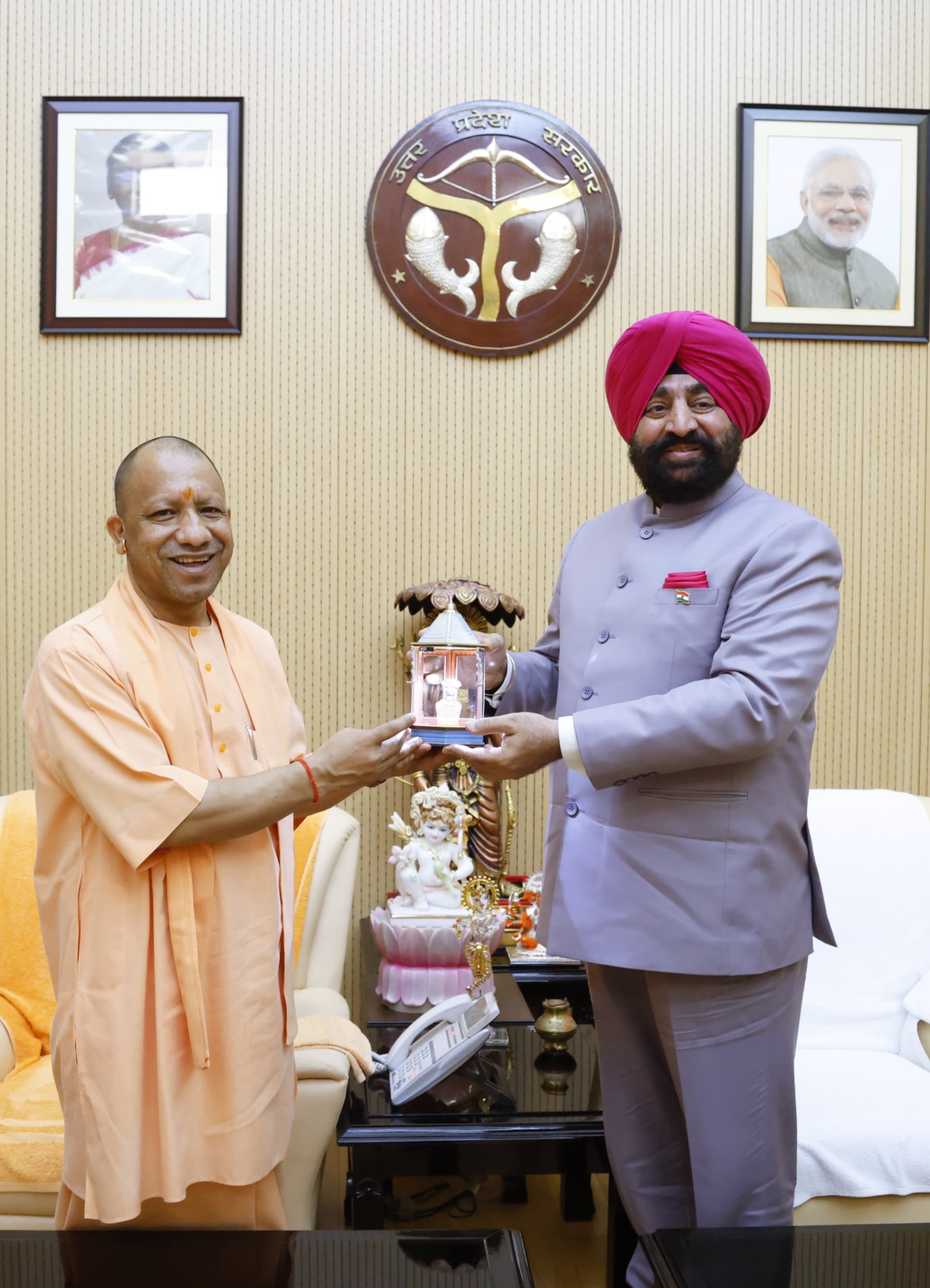  राज्यपाल ने की उत्तर प्रदेश की गवर्नर और सीएम से मुलाकात, शिष्टाचार भेंट के दौरान लखनऊ स्थित राजभवन में कई विषयों पर चर्चा