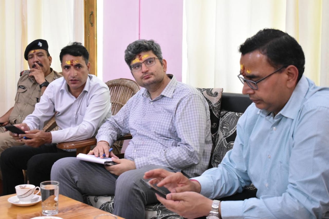 राजजात की तैयारियों को लेकर जिलाधिकारी ने किया नौटी गांव का स्थलीय निरीक्षण