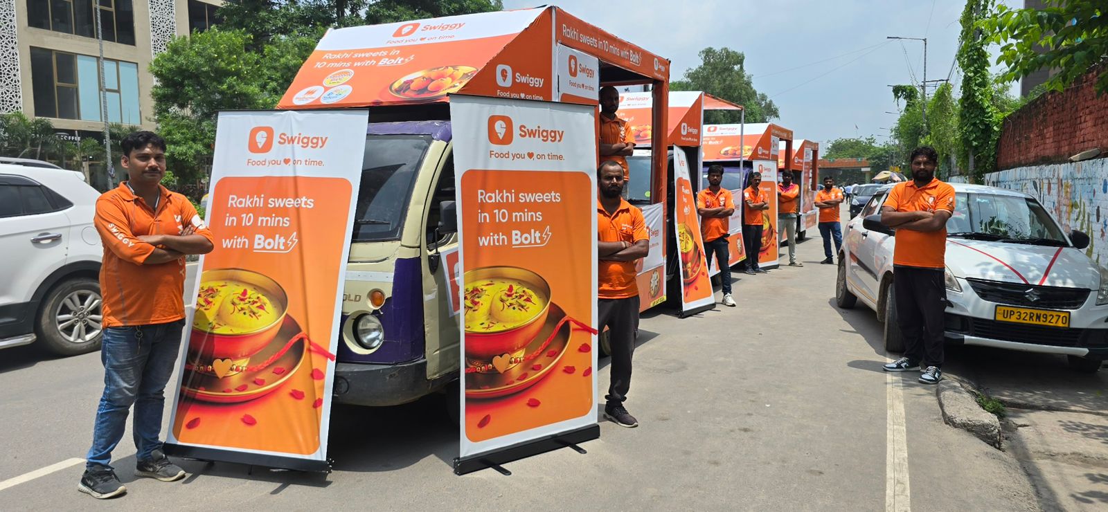 रक्षाबंधन पर Swiggy की मीठी सौगात: लखनऊ की मशहूर मिठाइयाँ अब सिर्फ 10 मिनट में आपके दरवाज़े पर