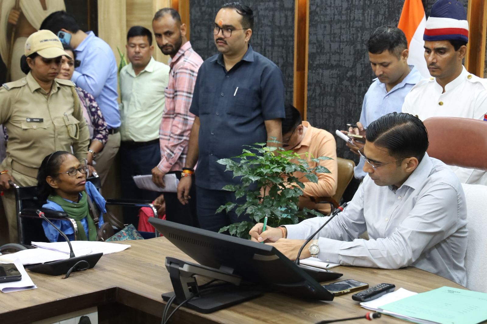 भारी वर्षा; आपदा जैसे हालात; जन दर्शन में फिर भी पहुंचे फरियादी