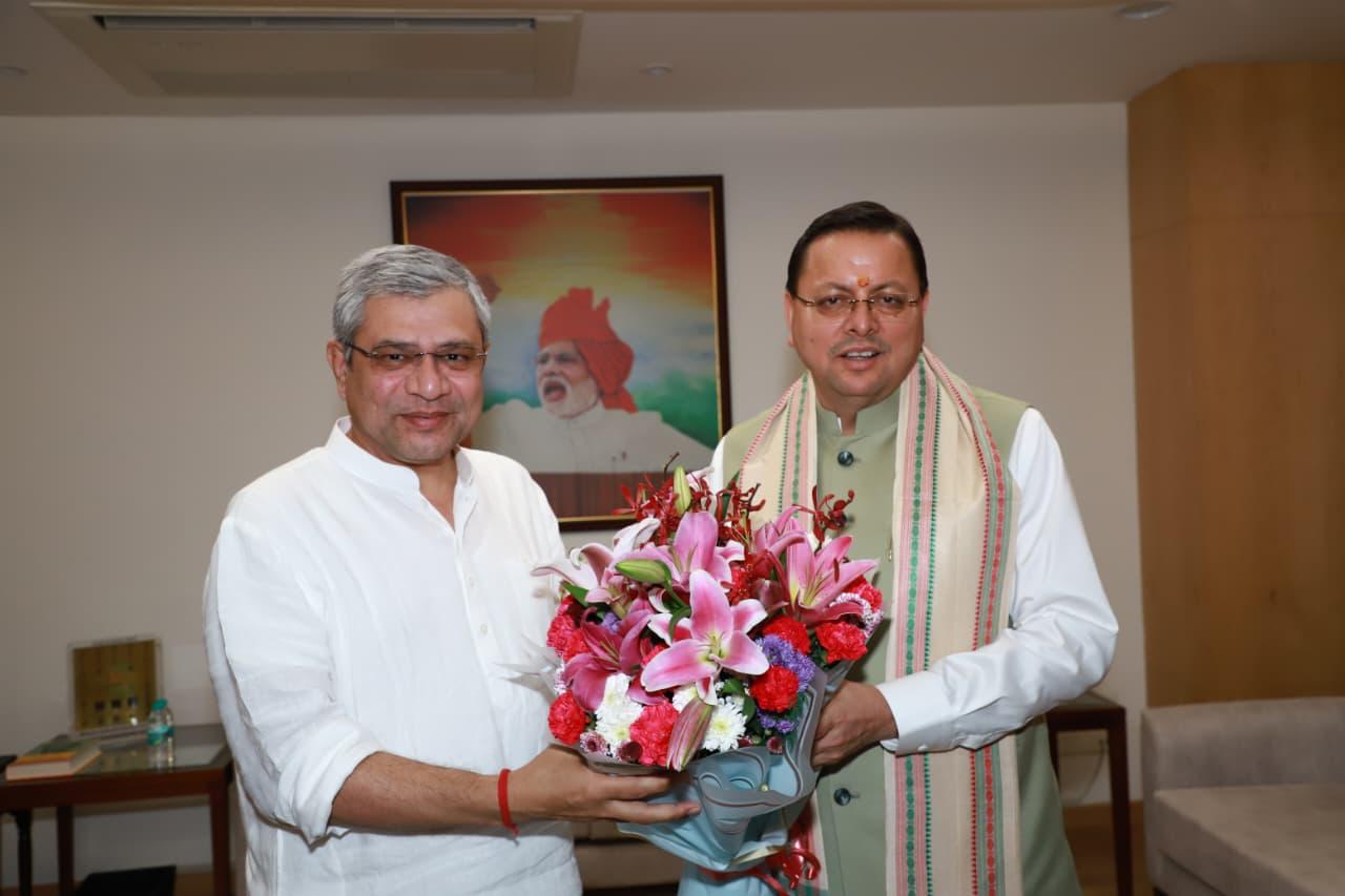 सीएम धामी ने केन्द्रीय रेल मंत्री अश्विनी वैष्णव से भेंट कर उत्तराखण्ड में रेल विकास पर चर्चा की।