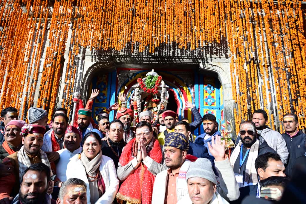 श्री केदारनाथ धाम के कपाट हुए बंद ,कपाट बंद होने पर संपूर्ण केदारपुरी “हर हर महादेव” और “जय बाबा केदार” के उद्घोषों से गूंज उठा