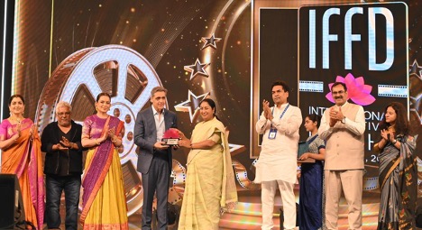 अजय बिजली हैं “कैपिटल्स प्राइड”: एक सिनेमाई प्रतीक को सम्मान