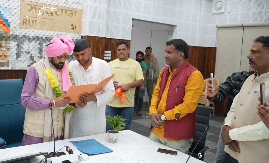 रुद्रप्रयाग में सफाई कर्मचारियों की समस्याओं पर मंथन, राज्य मंत्री भगवत प्रसाद मकवाना ने की समीक्षा बैठक
