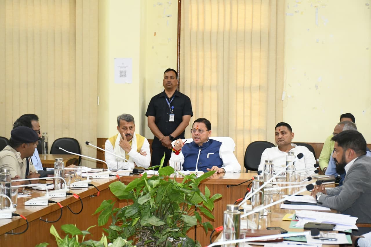 हल्द्वानी में सीएम धामी की उच्चस्तरीय बैठक, मानव-वन्यजीव संघर्ष व पर्यटन तैयारियों पर सख्त निर्देश