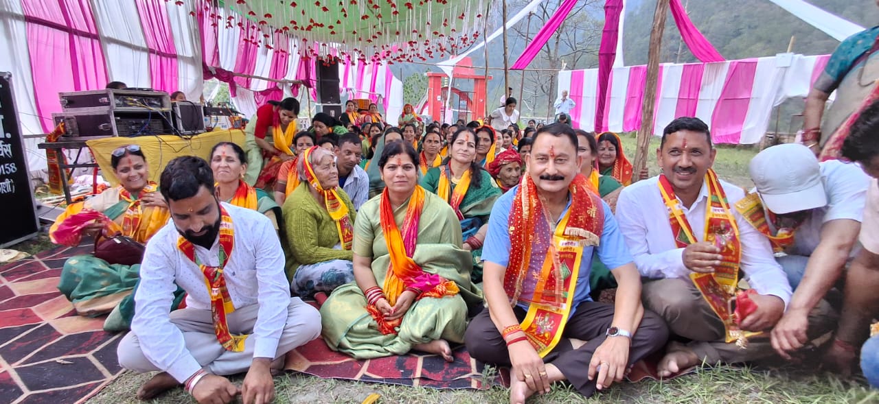 गढ़ और पोखरी गांव में ध्याणी मिलन समारोह आयोजित, विजयपाल सिंह सजवाण ने ध्याणियों से की आत्मीय भेंट