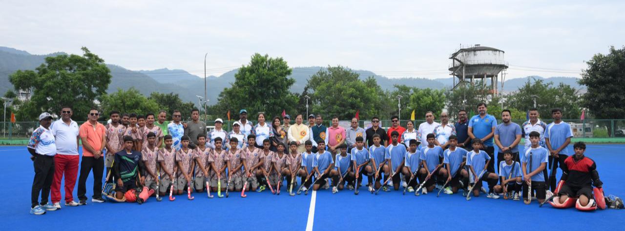 Dehradun Hockey: राज्य स्तरीय हॉकी में गोलों की बरसात, चम्पावत-पिथौरागढ़ ने मारी बाजी