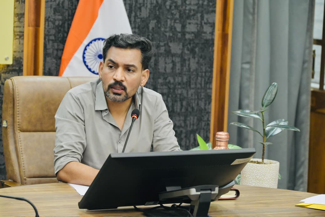 ऋण फर्जीवाड़े पर डीएम सख्त, संदिग्ध मामलों की होगी जांच